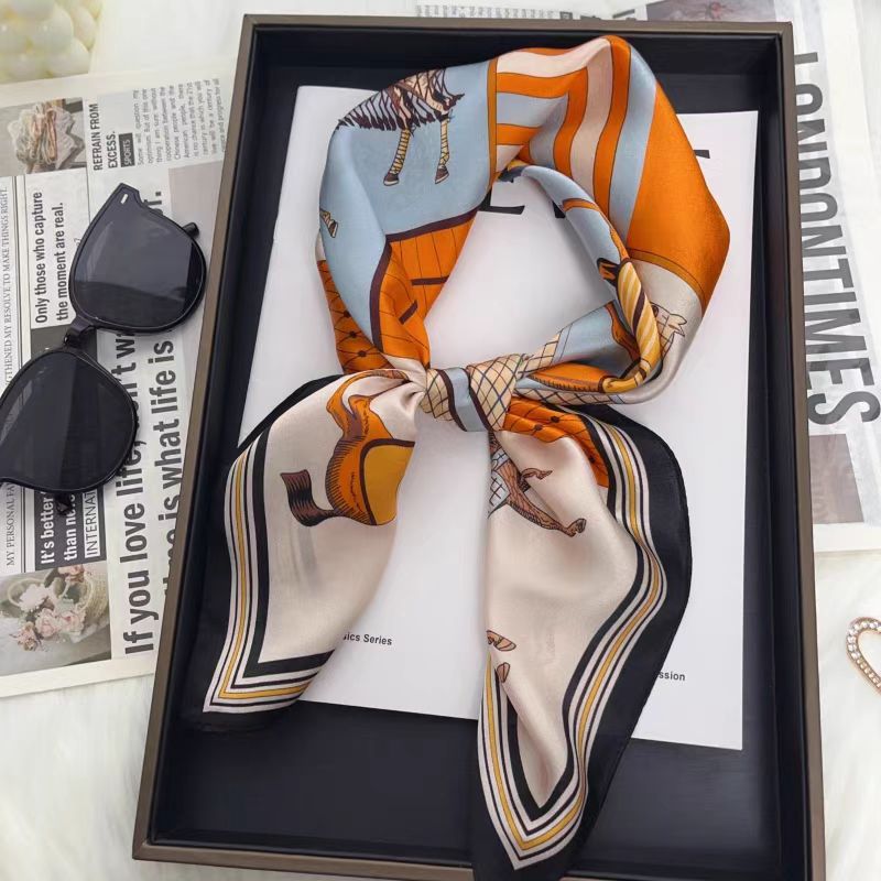 Luksusowa apaszka kwadratowa z – Women'S Retro Bags recenzja i cena